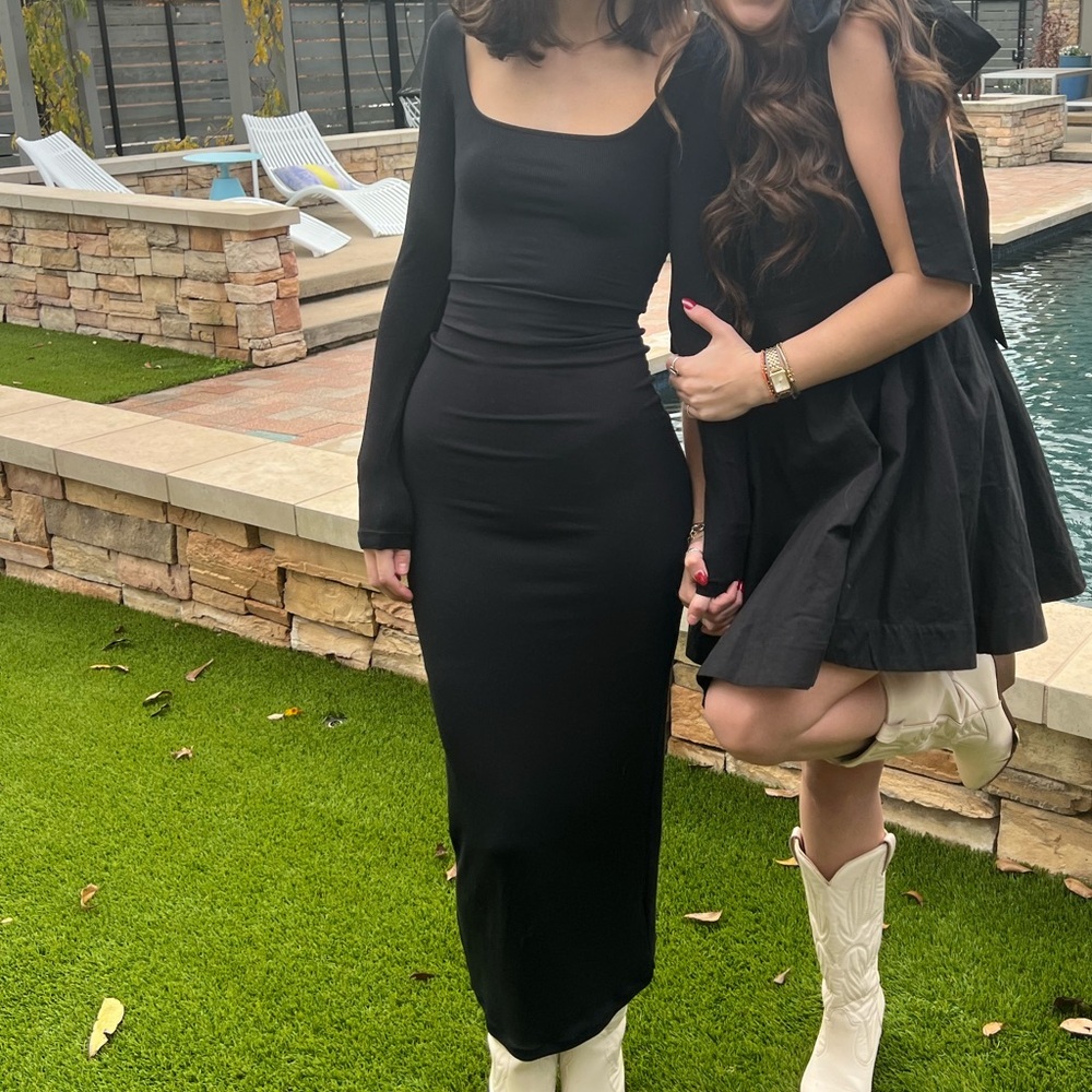 Elegant Black maxi dress skims inspired